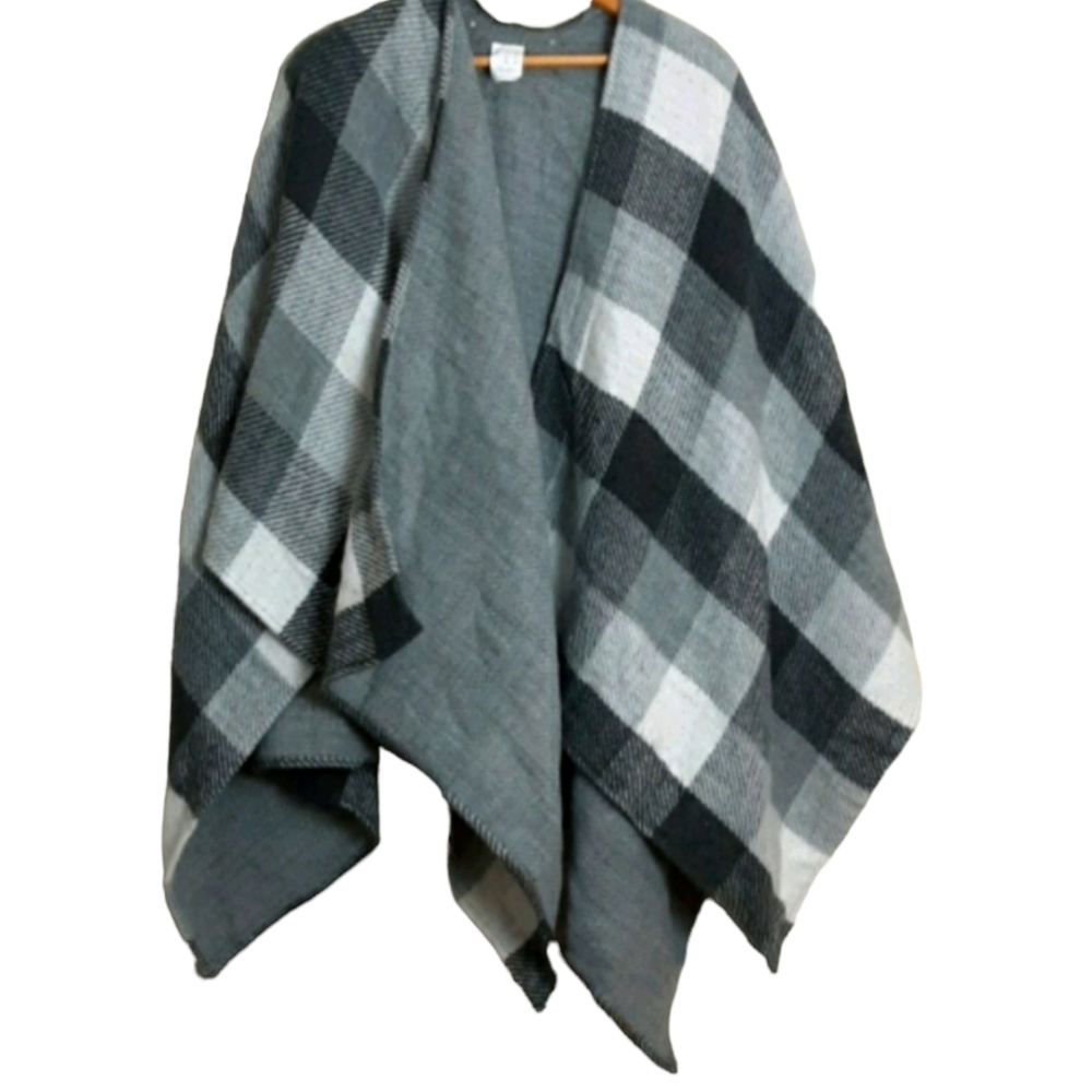 a new day poncho shades of gray and white